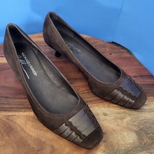 Donald J Pliner Sanchi Pump Banded Vamp 2" Kitten Heel Brown Suede Women's 8M